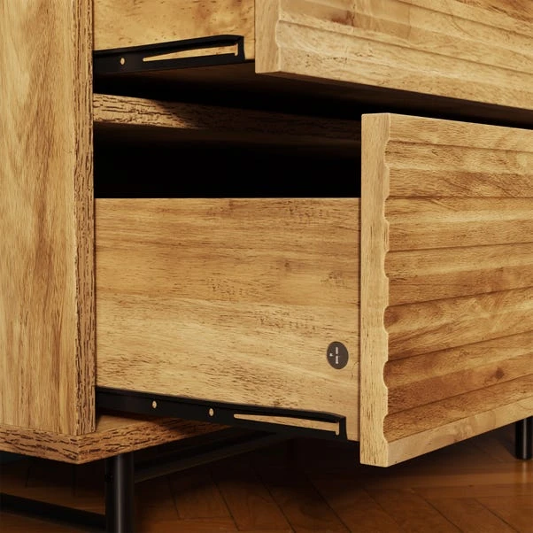 Bryant 4 Drawer Chest 18 Bryant 4 Drawer Chest - Image 18