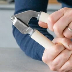 KitchenAid Stainless Steel Garlic Press -ELEND SHOP 30814433 alt03