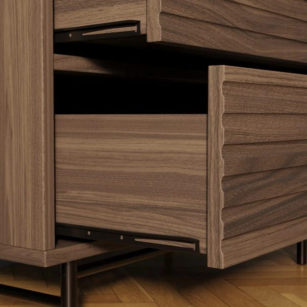 Bryant 4 Drawer Chest 12 Bryant 4 Drawer Chest - Image 12